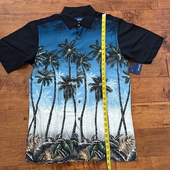 NWT Basic Edition Hawaiian Shirt ISLAND SHORES
Tropical Aloha Shirt Midnight - Picture 5 of 8